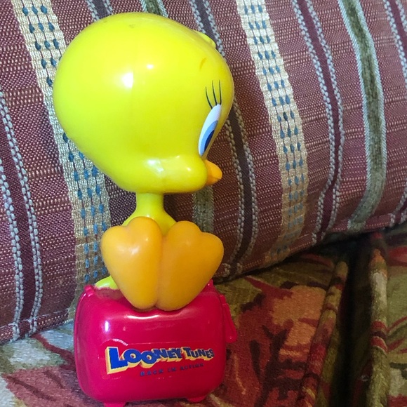 9263 VTG Tweety Bird Bobble Head Back In Action Africa Red Suitcase Yellow Bird - Picture 13 of 13